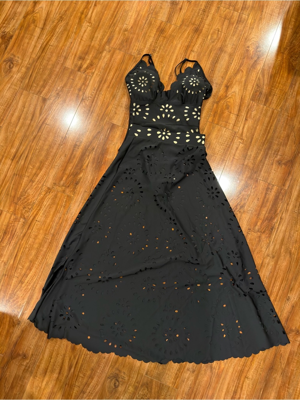 NWOT Vibecurve® Flower Hollow One Piece Swimsuit and Skirt Size M